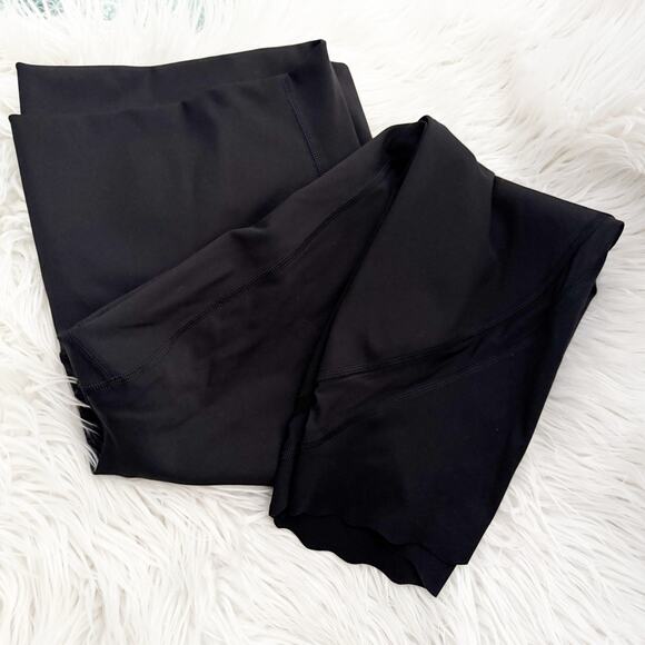 LULULEMON | Wunder Under High-Rise Crop Scallop Full-On Luxtreme Black | Size 16 - Picture 5 of 10